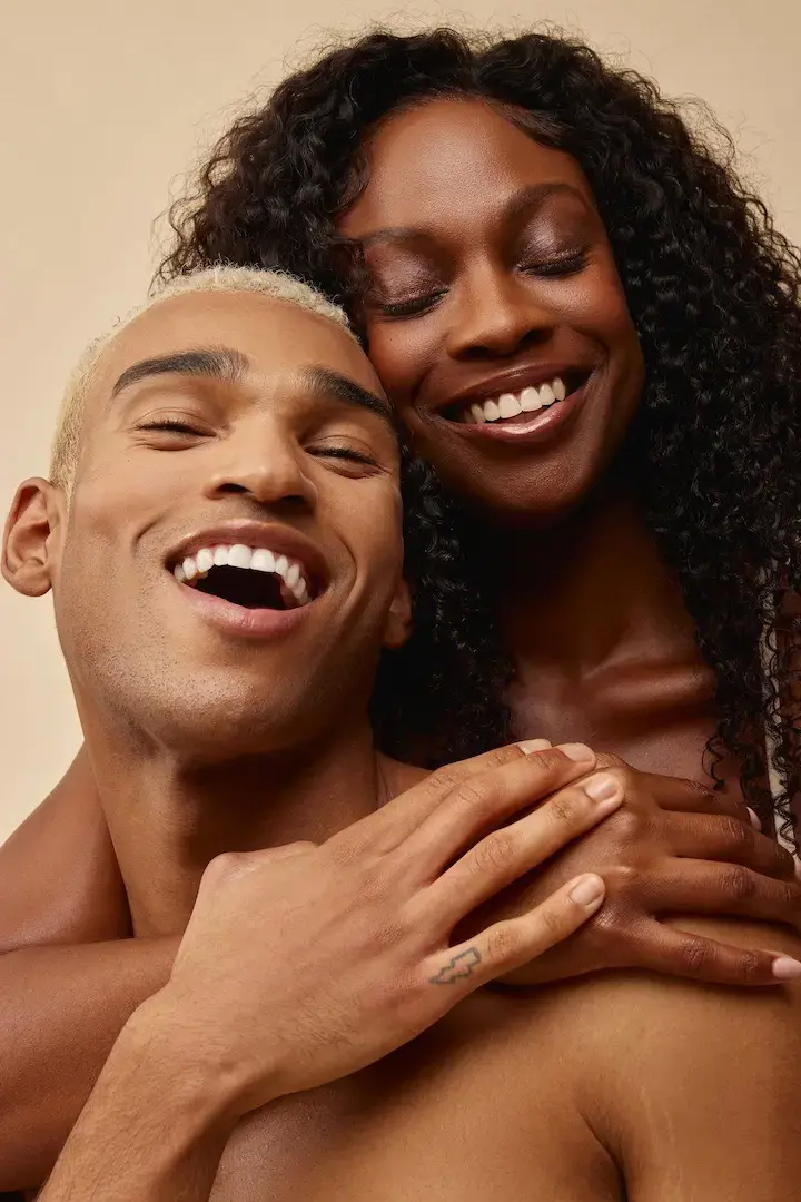Visage d'une femme et d'un homme