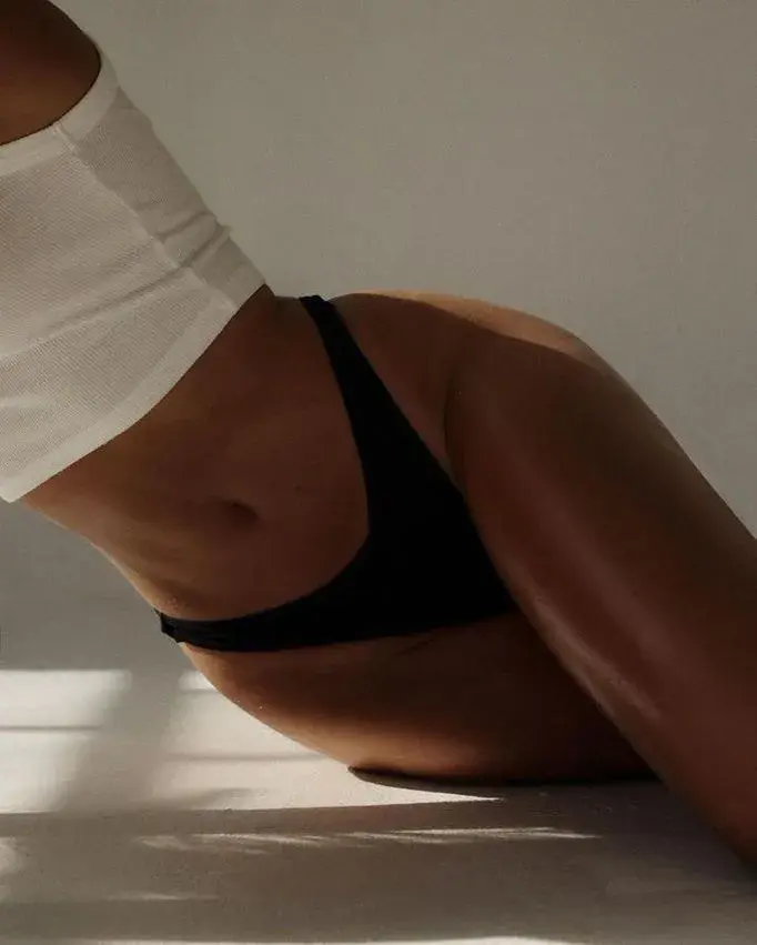 Buste de femme à la peau lisse