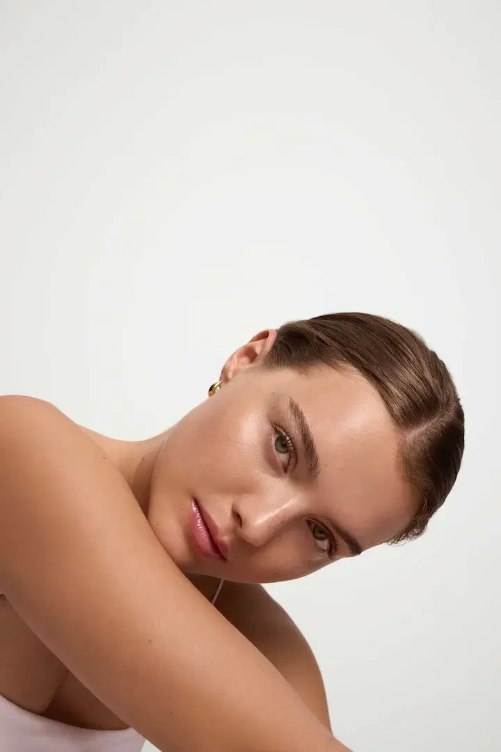 Visage d'une femme - peau étincelante