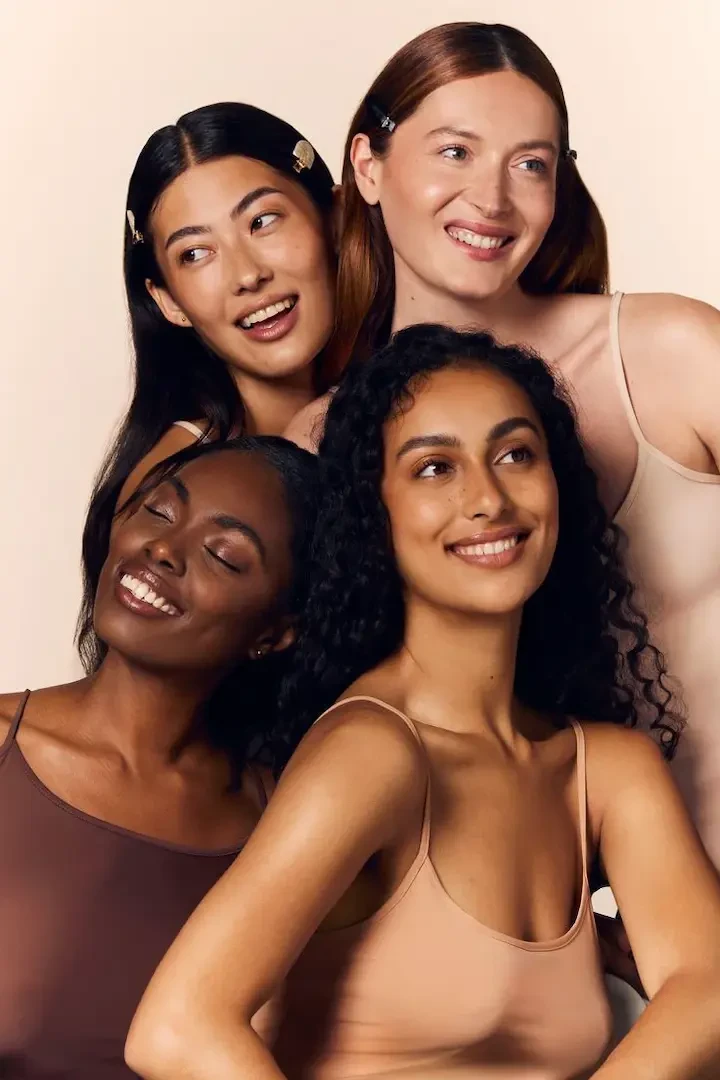 Quatre femmes avec des phototypes différents